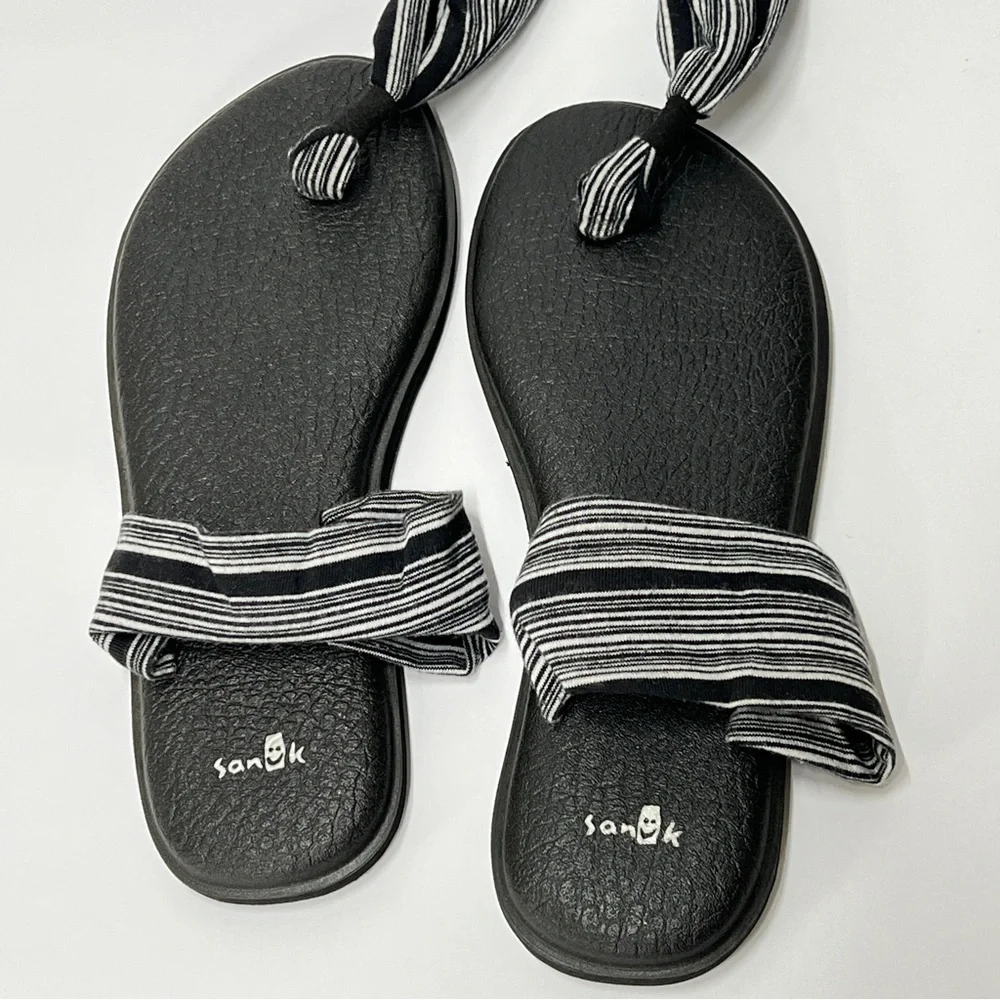 SANUK Black and Gray Striped Strappy Summer beach  Beach Sandal